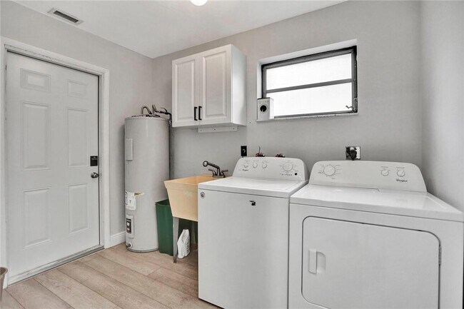 Building Photo - 5170 SW 89th Terrace