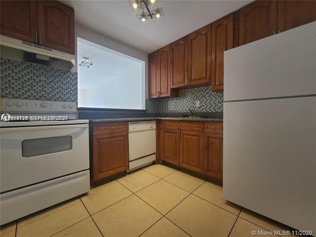 Building Photo - 15225 NE 6th Ave