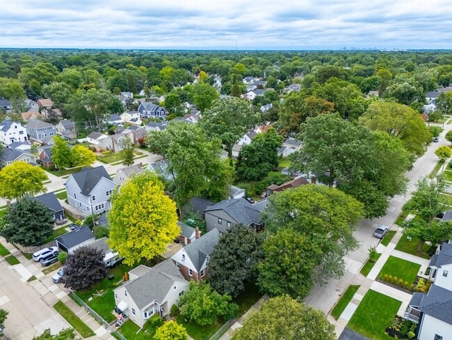 Building Photo - 718 N Alexander Ave