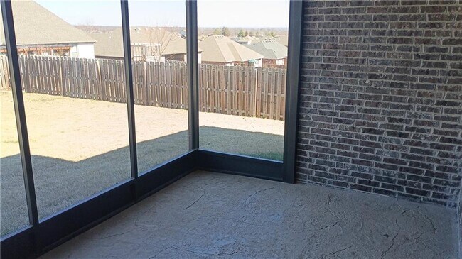 Building Photo - 1610 Sweetbriar Way