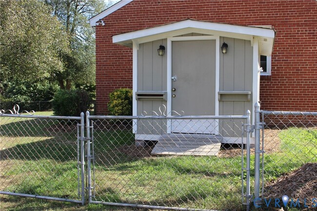 Building Photo - 2300 Farrand St