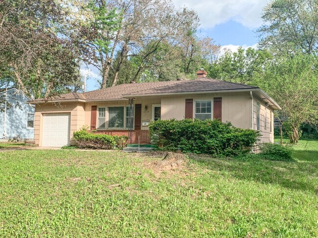 Building Photo - 8907 E 73rd St