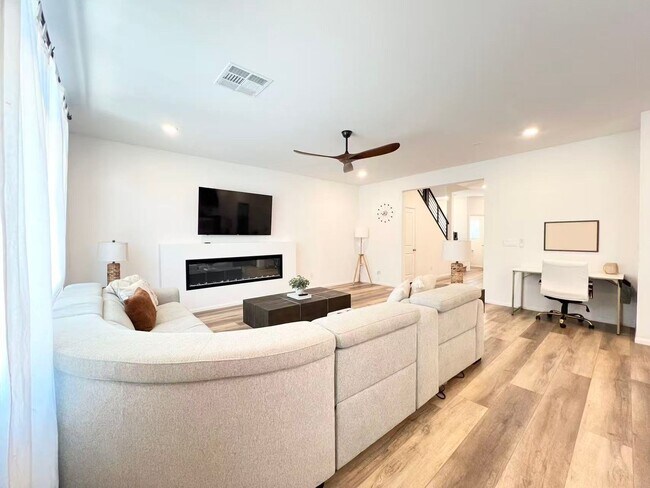 Building Photo - Beautiful 3-story home with 4 bedrooms and 3.5 bathrooms