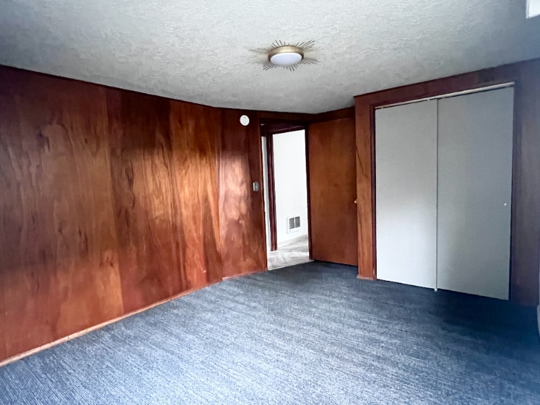 Building Photo - 317-319 NE 66th Ave