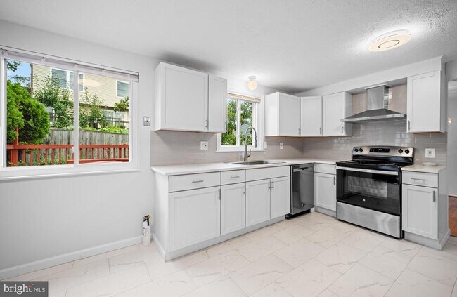 Building Photo - 4005 Pickstone Dr