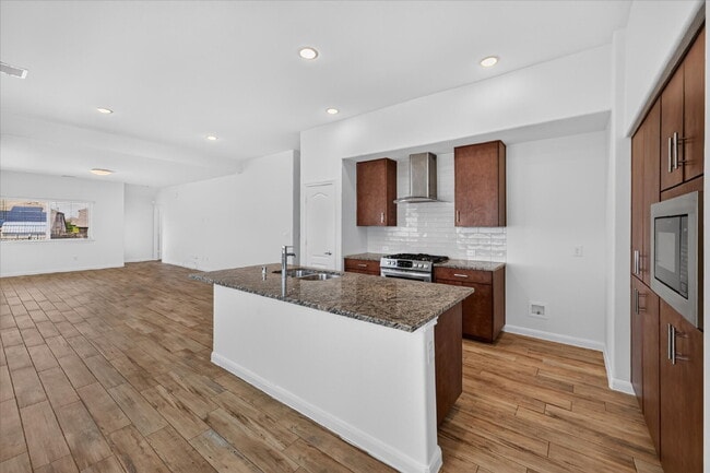 Building Photo - 1261 Rosebush Rd
