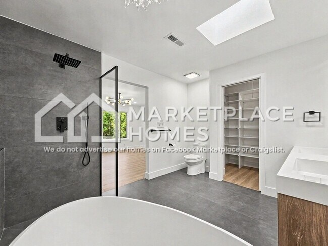 Building Photo - 207 Waterview Dr