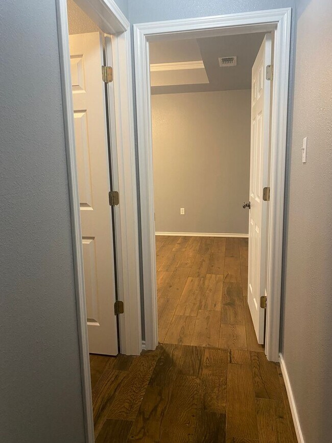 Building Photo - 150 Hunters Cir