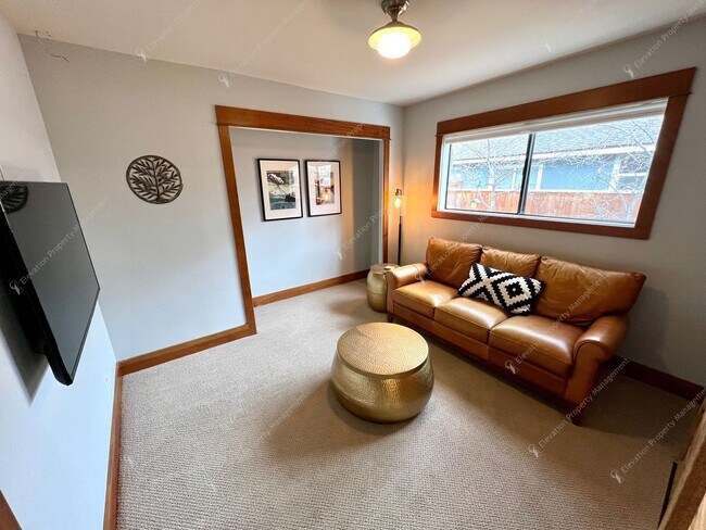 Building Photo - *Unfurnished* Charming, updated and walkable west side 3 BR + den/office