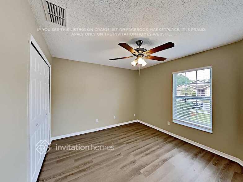Building Photo - 621 Silver Birch Pl