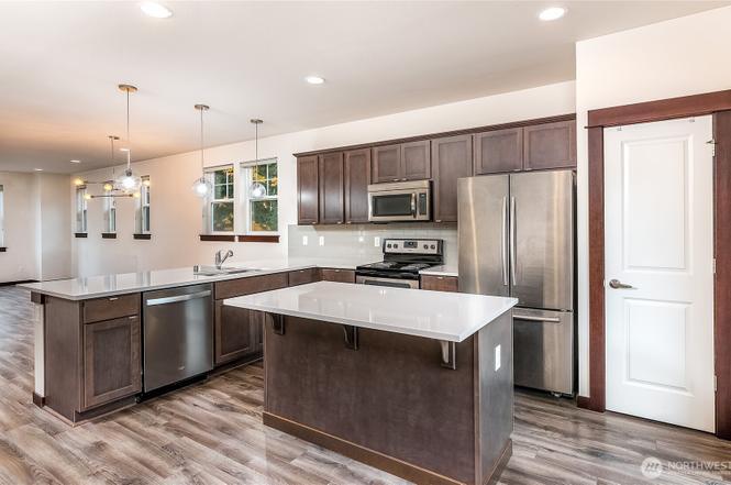 Kitchen - 7174 Shinkle Pl SW