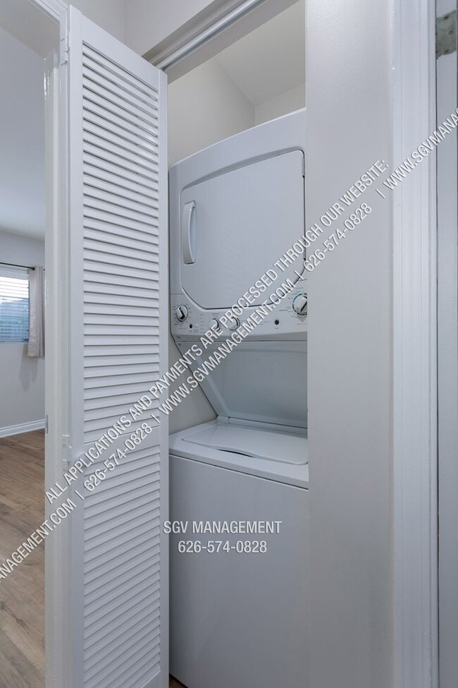 Building Photo - wal806