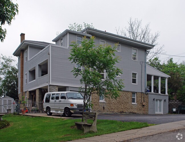 Building Photo - 25 Orphanage Rd