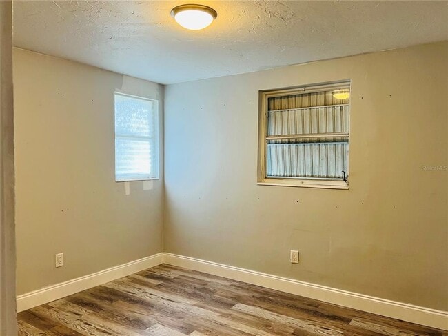 Building Photo - 501 25th Ave W