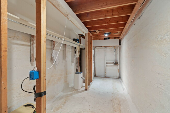 Building Photo - 10181 N Fairway Dr