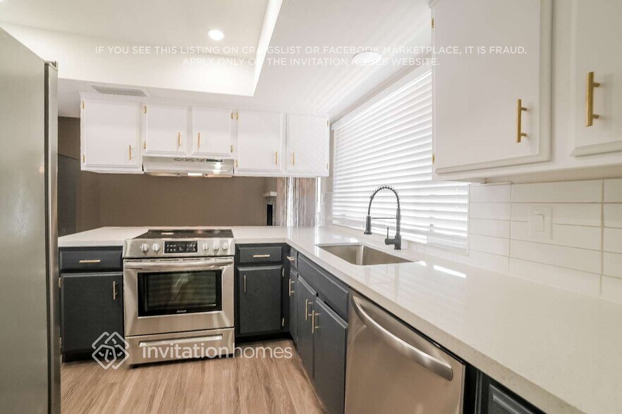 Building Photo - 6433 W Sunnyslope Ln