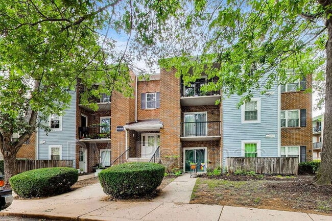 Building Photo - 18310 Streamside Dr