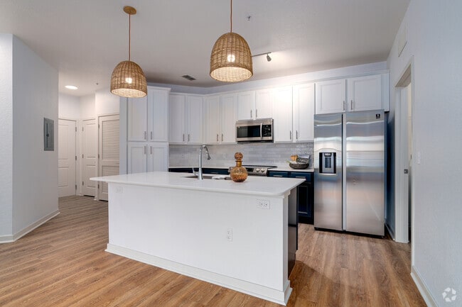 Modern Tahoe - 2BR, 2BA - 1,135SF - Kitchen - Park Place Oviedo Apartments