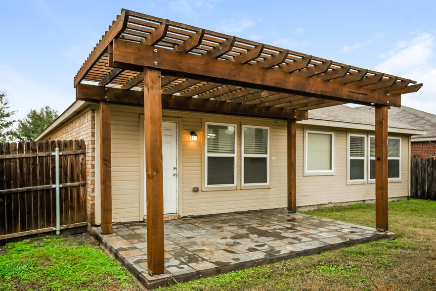 Building Photo - 12124 Rowsley Ln