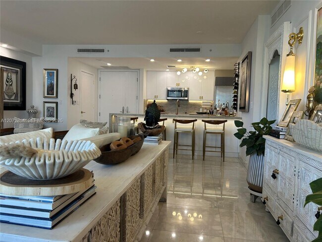 Building Photo - 901 Brickell Key Blvd