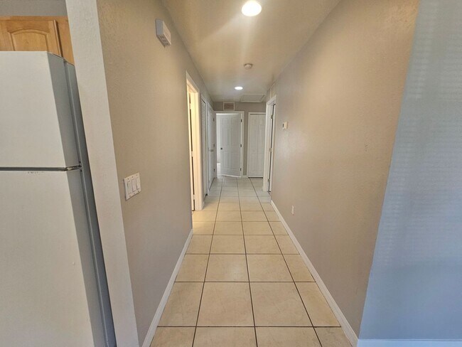 Building Photo - 215 Ivan Ave S