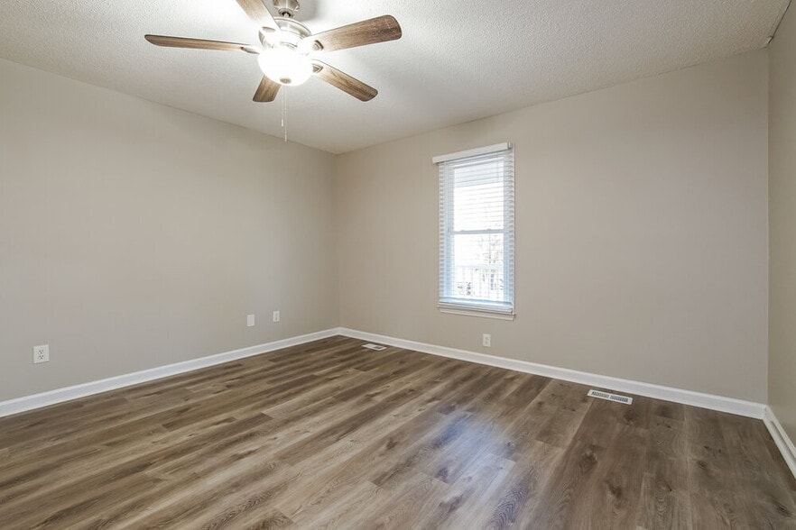 Building Photo - 3007 Brittany Dr