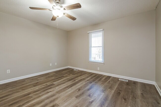 Building Photo - 3007 Brittany Dr