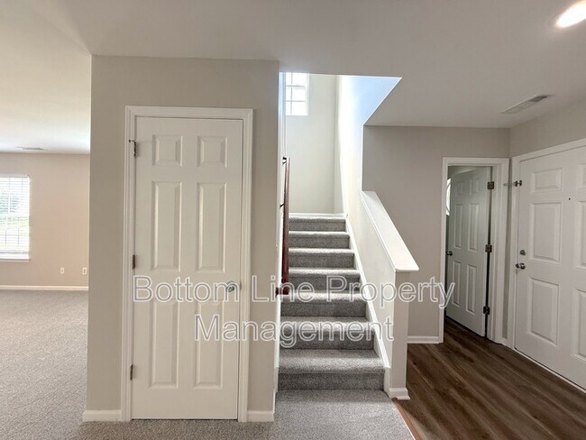 Building Photo - 4133 Robinwood Dr