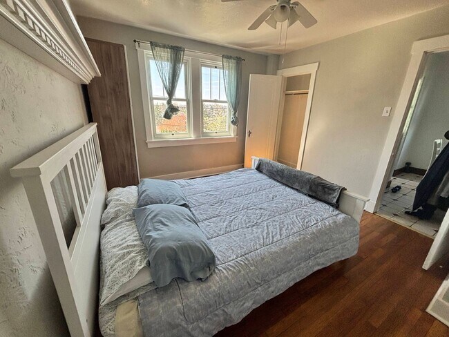 Building Photo - 3 Bedroom Home - Pittsburgh!