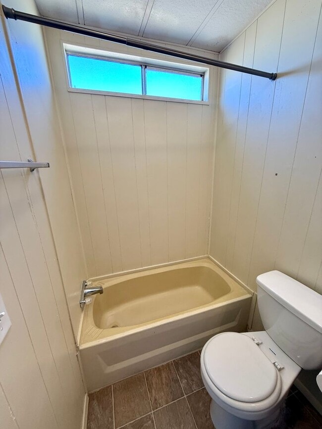 Building Photo - Newly Remodeled 2 Bedroom 2 Bathroom Home!- Available Now