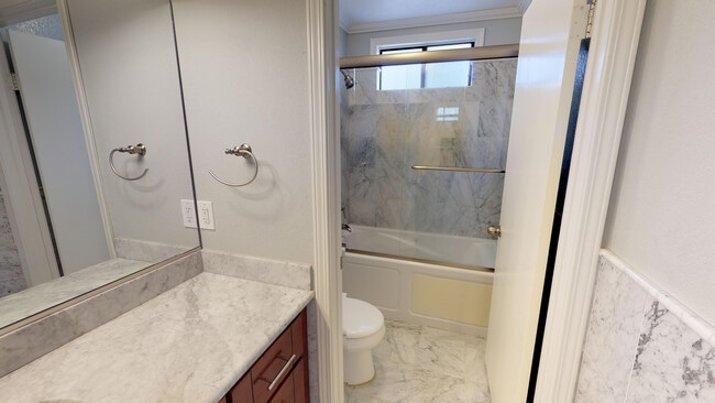 Building Photo - 669 35th St