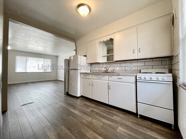 Building Photo - 1212 Ottillia St SE