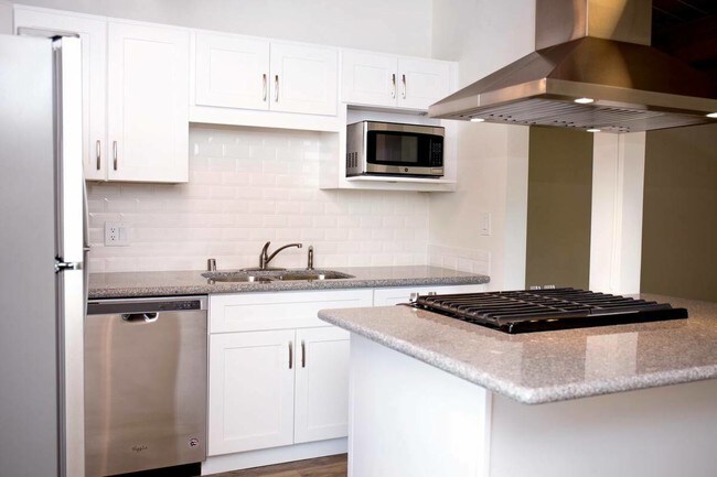 Building Photo - Harbor Villa Apartments