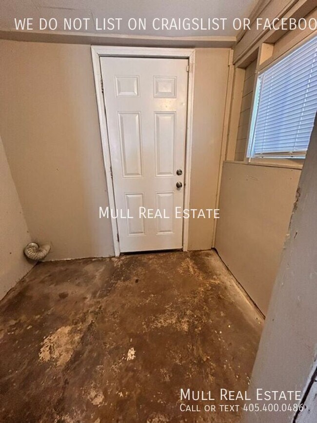 Building Photo - 4801 N Willow Ave