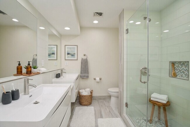 Building Photo - 15 Greenway Plz