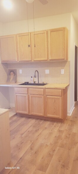 Kitchen - 3807 N Narragansett Ave