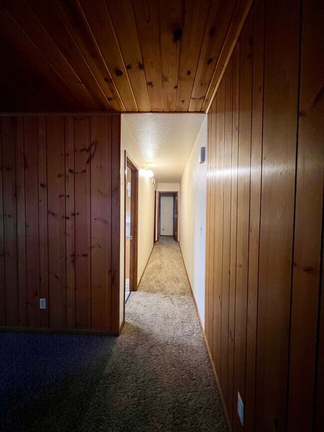 Building Photo - Dunbar Ave 529-