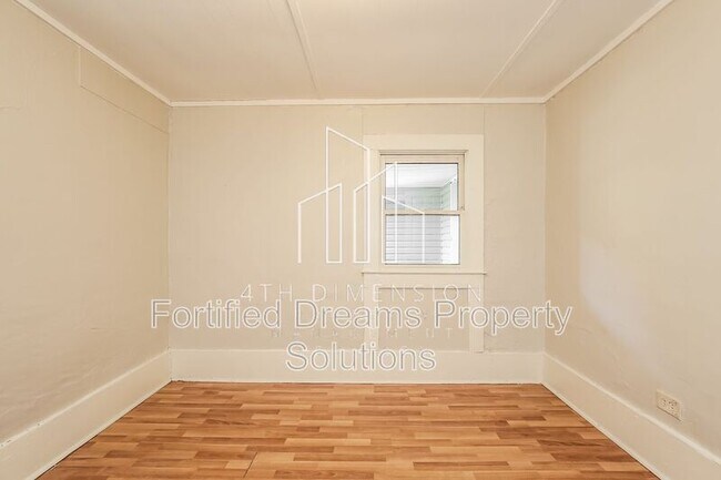 Building Photo - 2214 Nissen Ave