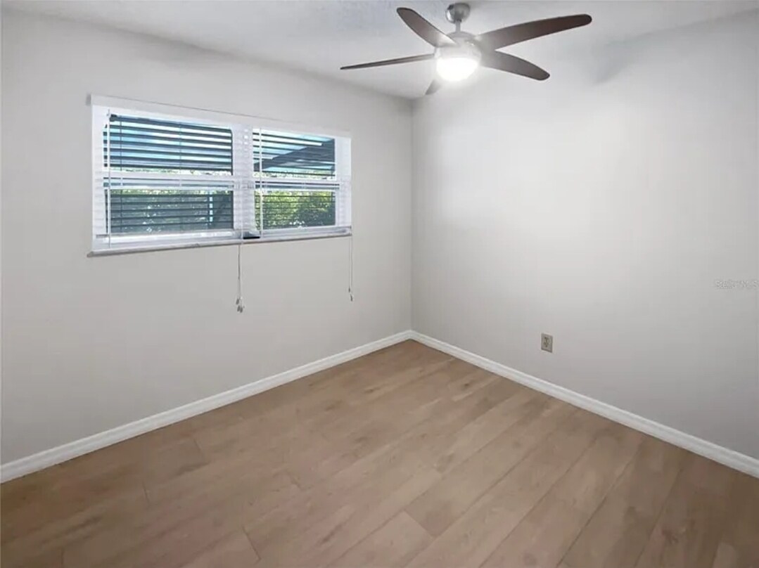Building Photo - 1608 Amberlea Dr N