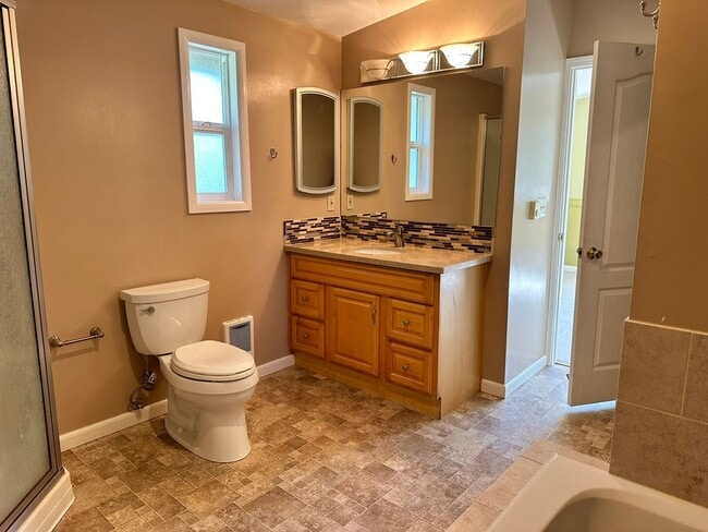 Building Photo - 4Bd/2Ba Bellevue Home