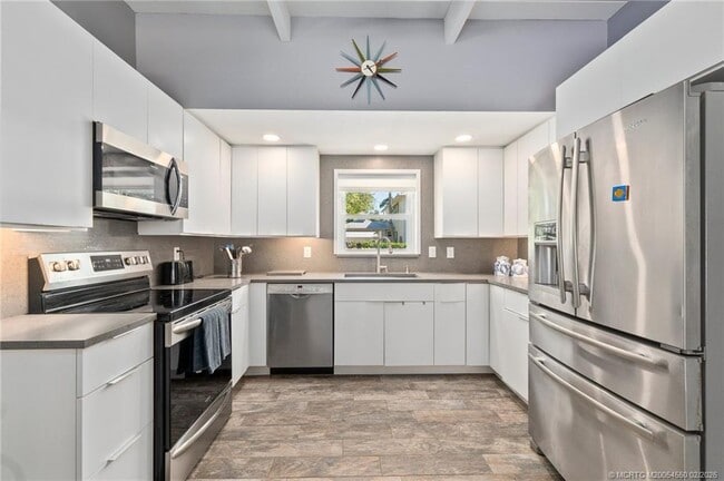 Building Photo - 530 S Manor Dr