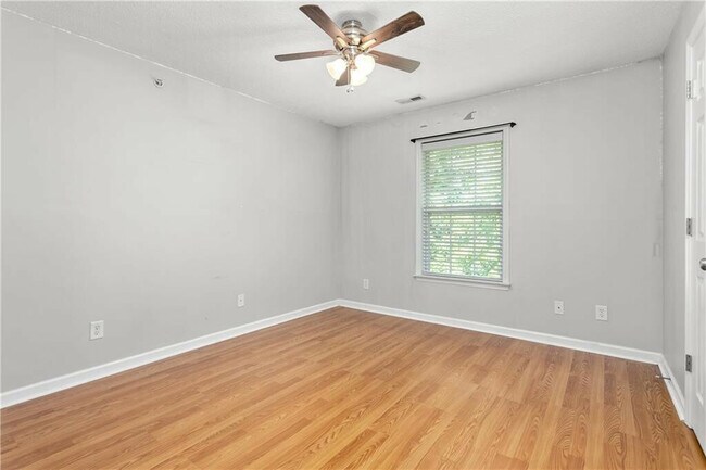 Building Photo - 3010 Winston Dr