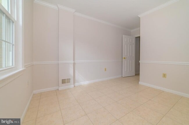 Building Photo - 8016 Merry Oaks Ln