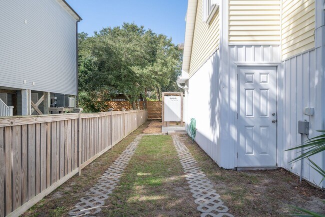 Building Photo - PRICE REDUCTION! LIVE AT THE BEACH FOR THE WINTER - AVAILABLE MID-MARCH