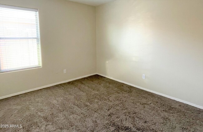 Building Photo - 7220 S 55th Dr
