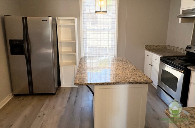 Building Photo - 520 Perry Ave