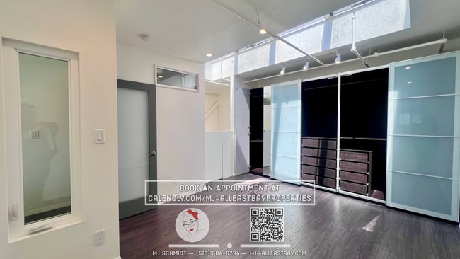 Building Photo - Contemporary loft-style 1 bedroom $2400