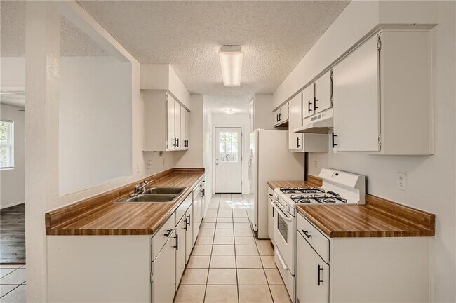 Building Photo - 905 Chisholm Cove