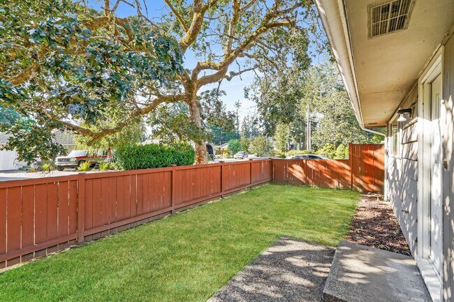 Building Photo - 9725-27 Lake Steilacoom Dr SW