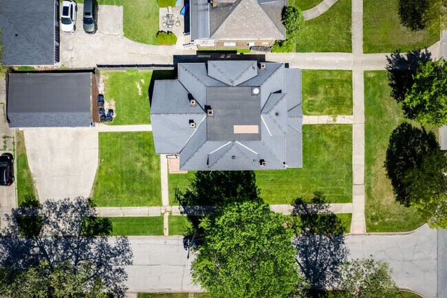 Building Photo - 3222 West Blvd